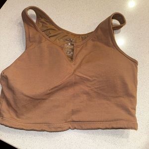 Klassy Network V-cut brami crop